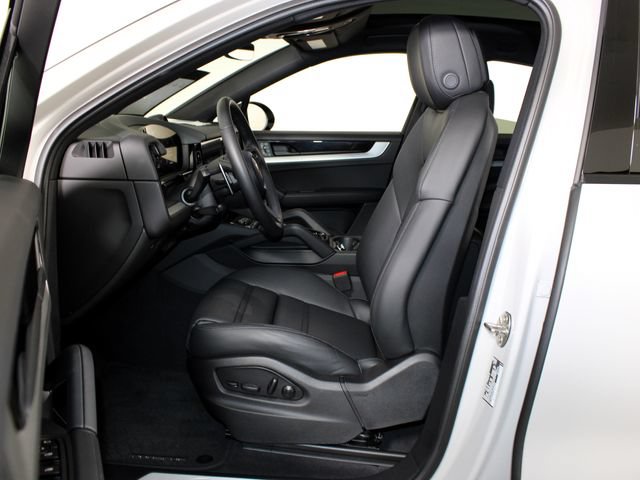 Certified 2026 Porsche Cayenne Coupe AWD/4WD image 5