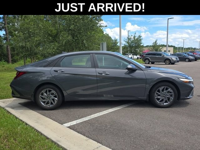 Certified 2024 Hyundai Elantra SEL FWD image 3