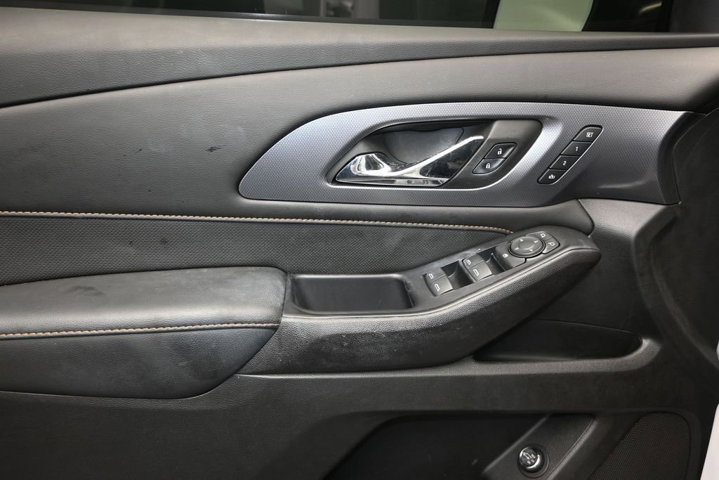 Used 2021 Chevrolet Traverse Premier w/ Redline Edition FWD image 23