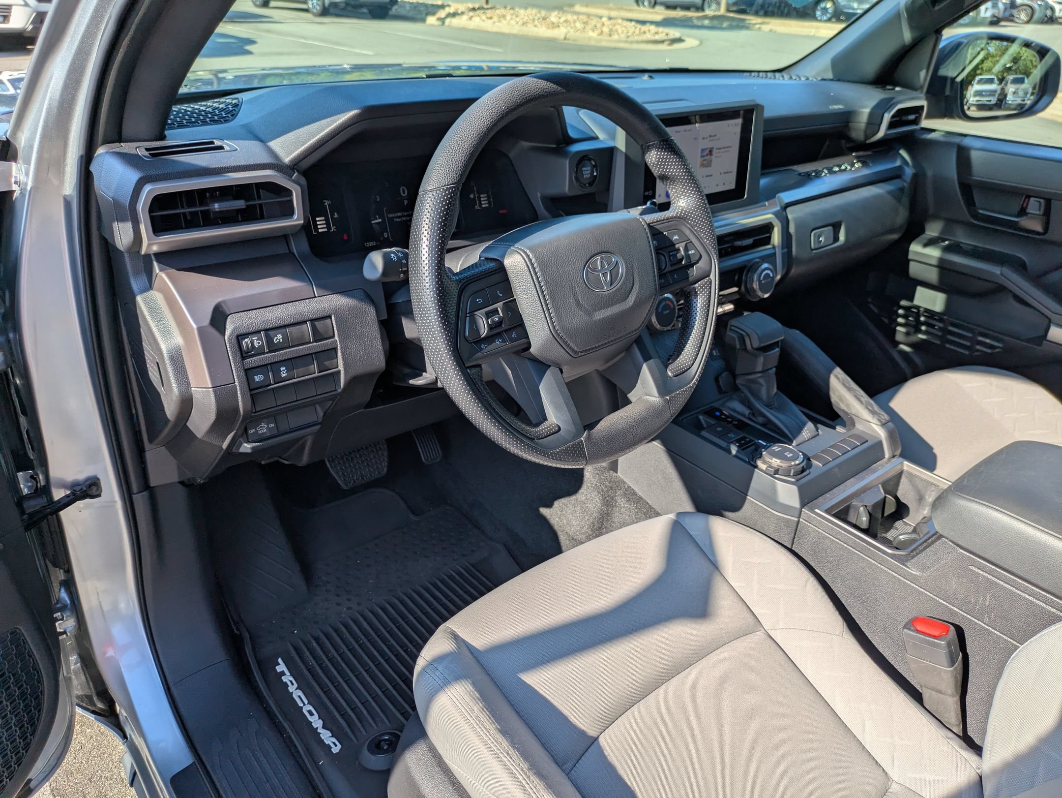 Used 2025 Toyota Tacoma SR5 AWD/4WD image 14