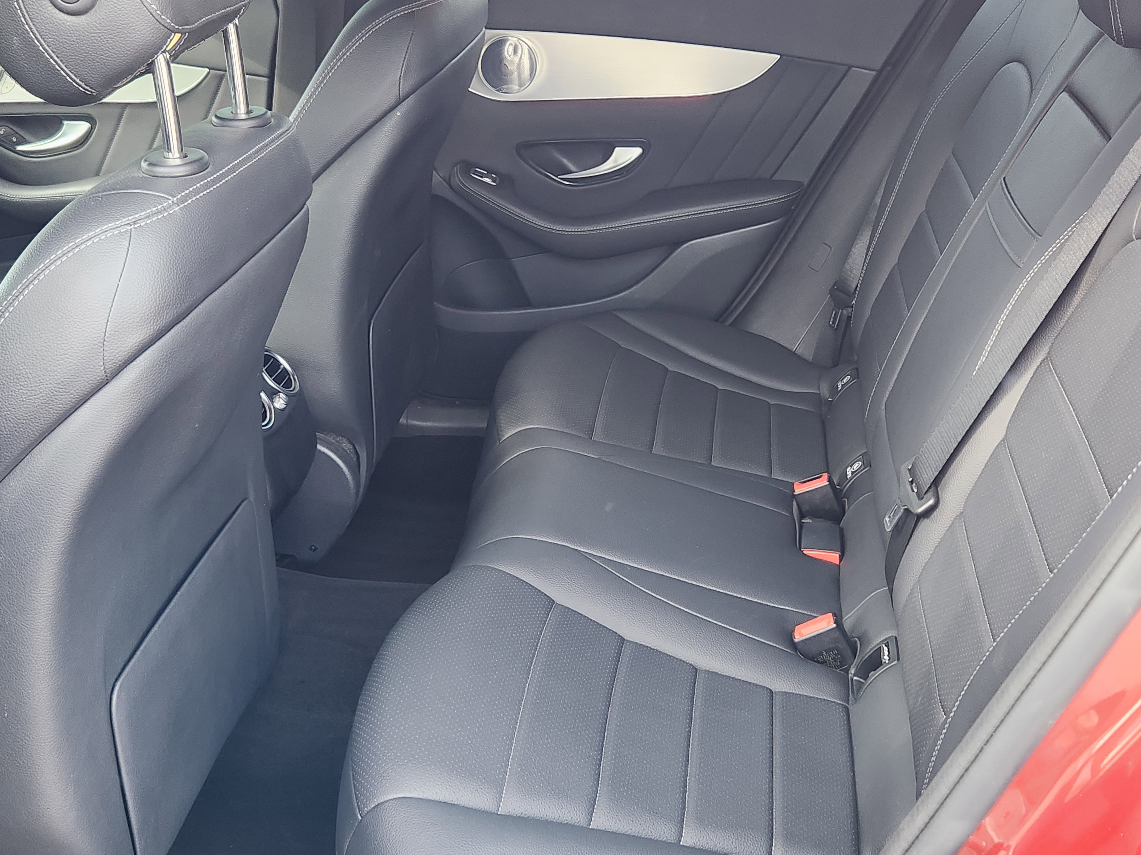 Used 2020 Mercedes-Benz GLC 300 4MATIC Coupe image 16