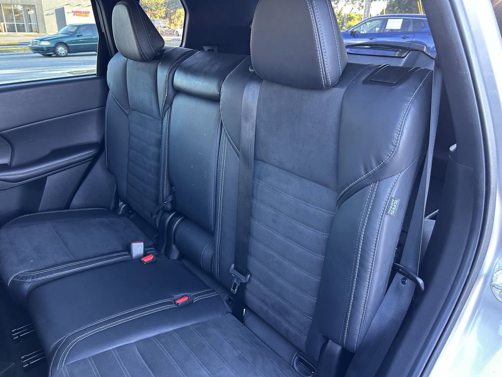 Used 2023 Mitsubishi Outlander SE image 15