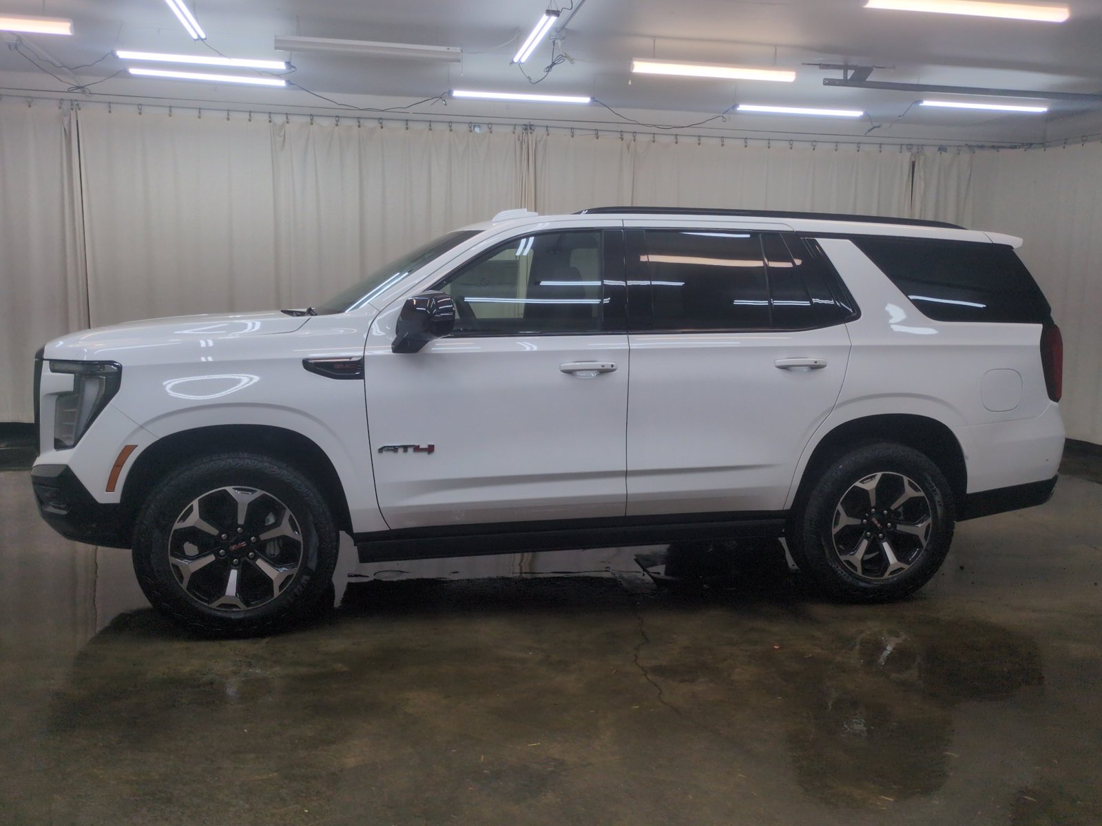 New 2026 GMC Yukon AT4 w/ AT4 Premium Package AWD/4WD image 9