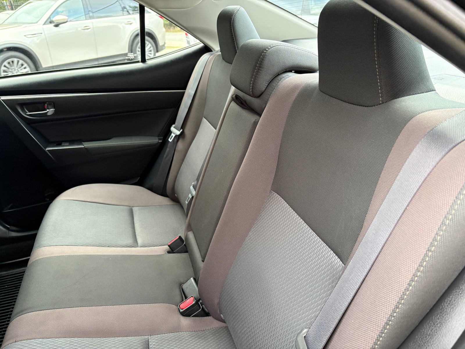 Used 2018 Toyota Corolla LE image 16