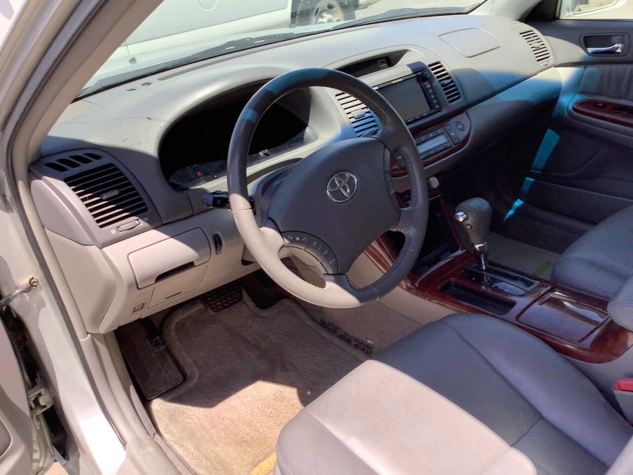 Used 2005 Toyota Camry XLE FWD image 24