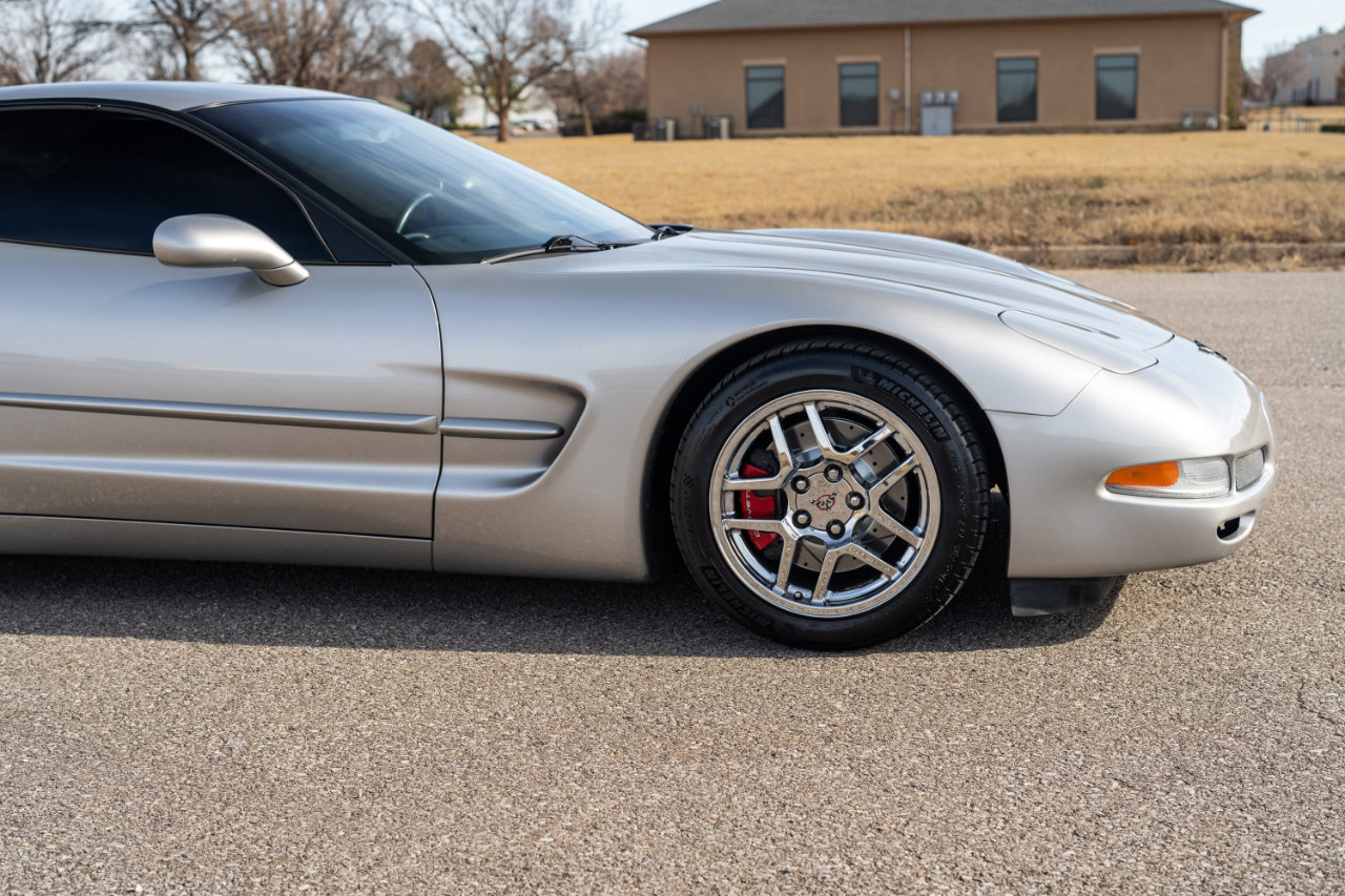 Used 2004 Chevrolet Corvette Z06 w/ Memory Package image 13