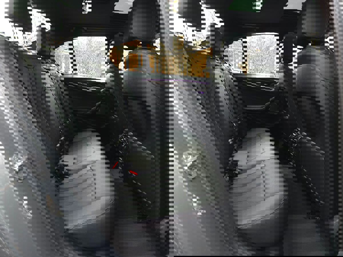 Used 2023 BMW 530e xDrive w/ Premium Package image 18