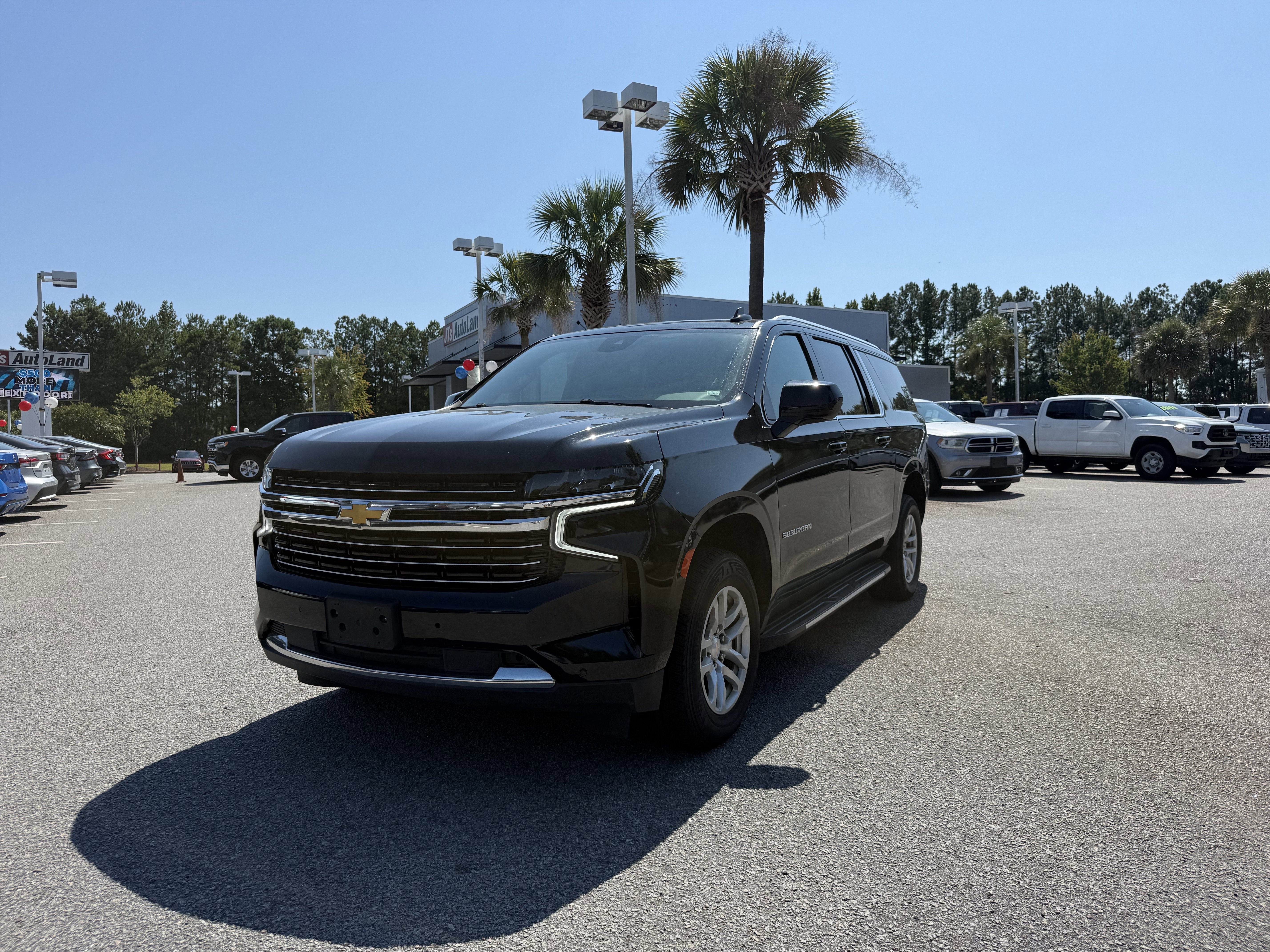 Used 2023 Chevrolet Suburban LT image 1