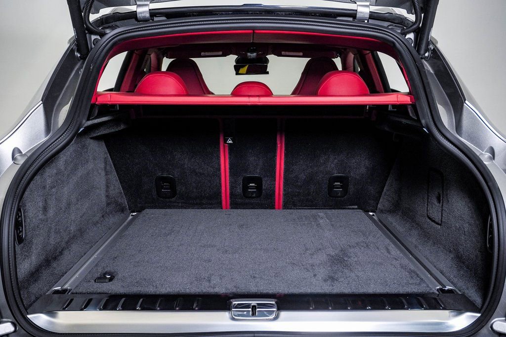 New 2026 Aston Martin DBX 707 image 32