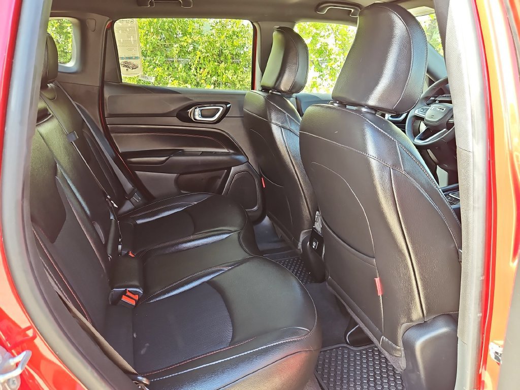 Used 2025 Jeep Compass Trailhawk AWD/4WD image 30
