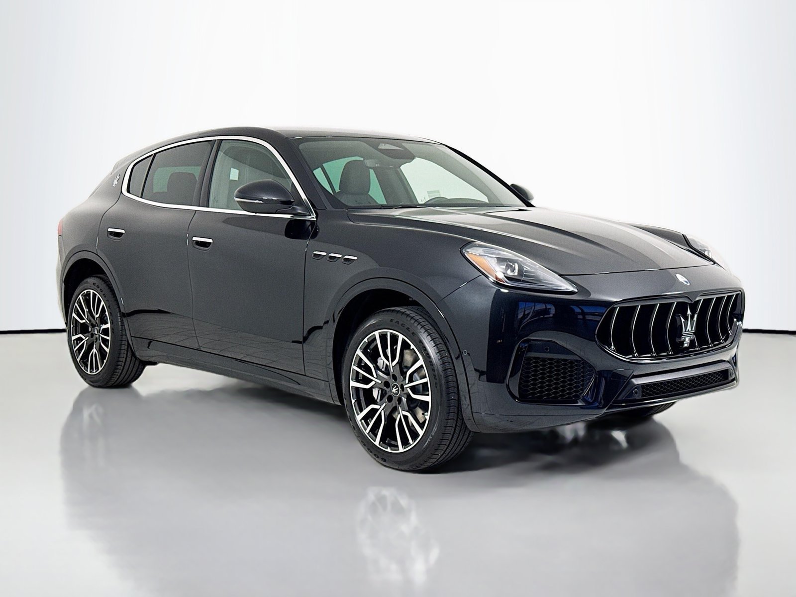 Used 2025 Maserati Grecale GT AWD/4WD image 1