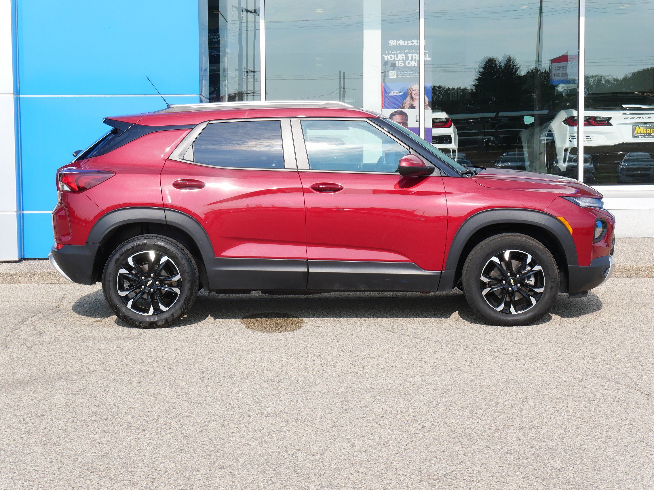 Used 2021 Chevrolet TrailBlazer LT w/ Convenience Package AWD/4WD image 2