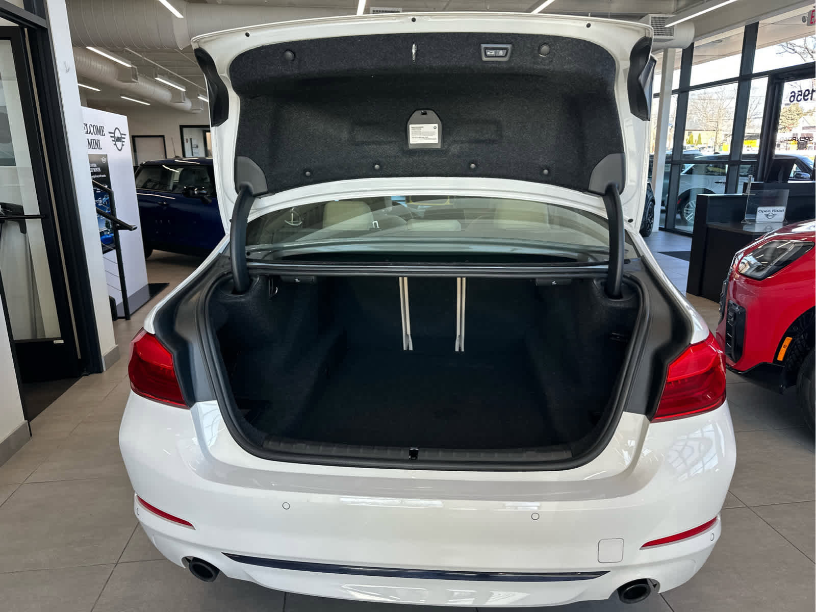 Used 2019 BMW 530i xDrive w/ Convenience Package image 10