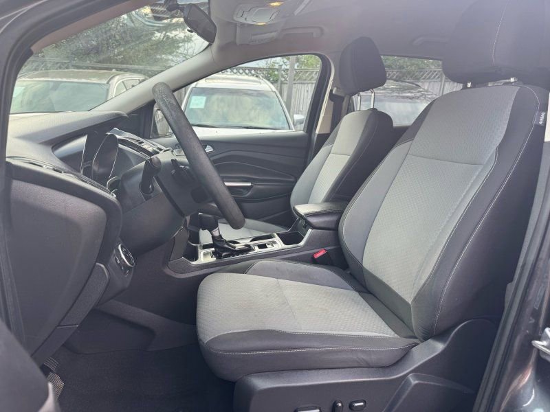 Used 2017 Ford Escape SE FWD image 14