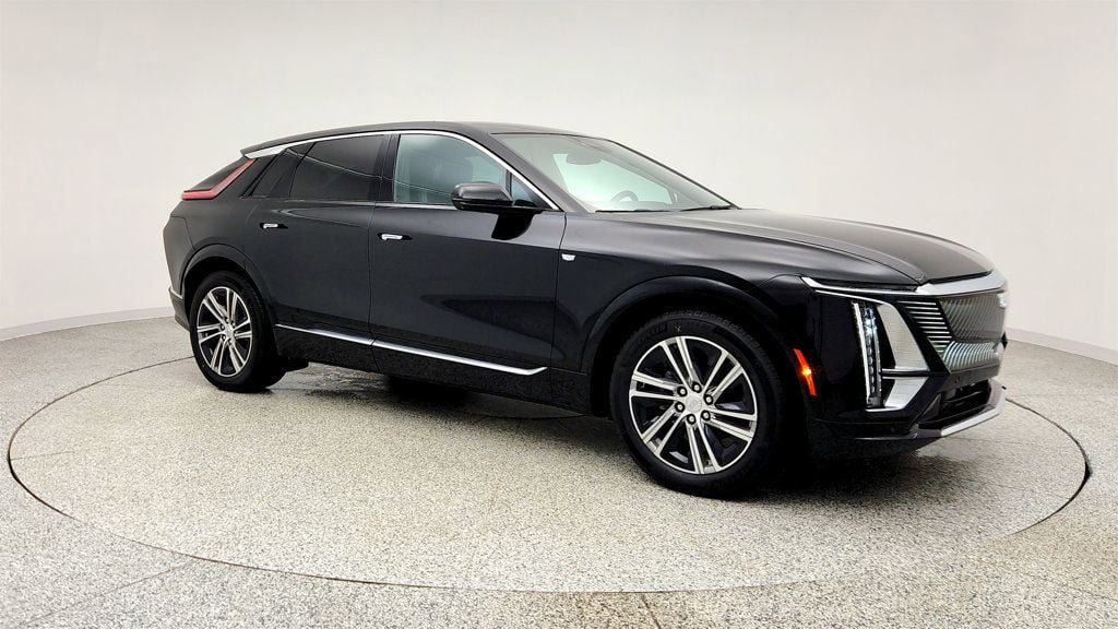 Used 2024 Cadillac Lyriq Luxury RWD image 3
