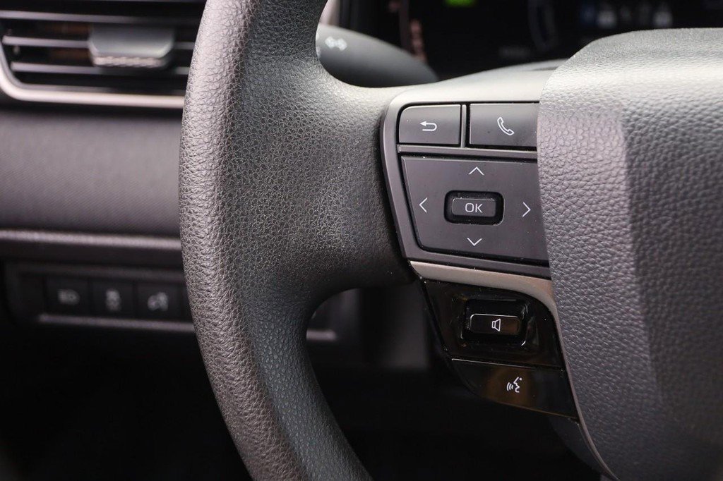 Used 2025 Toyota Camry LE FWD image 11