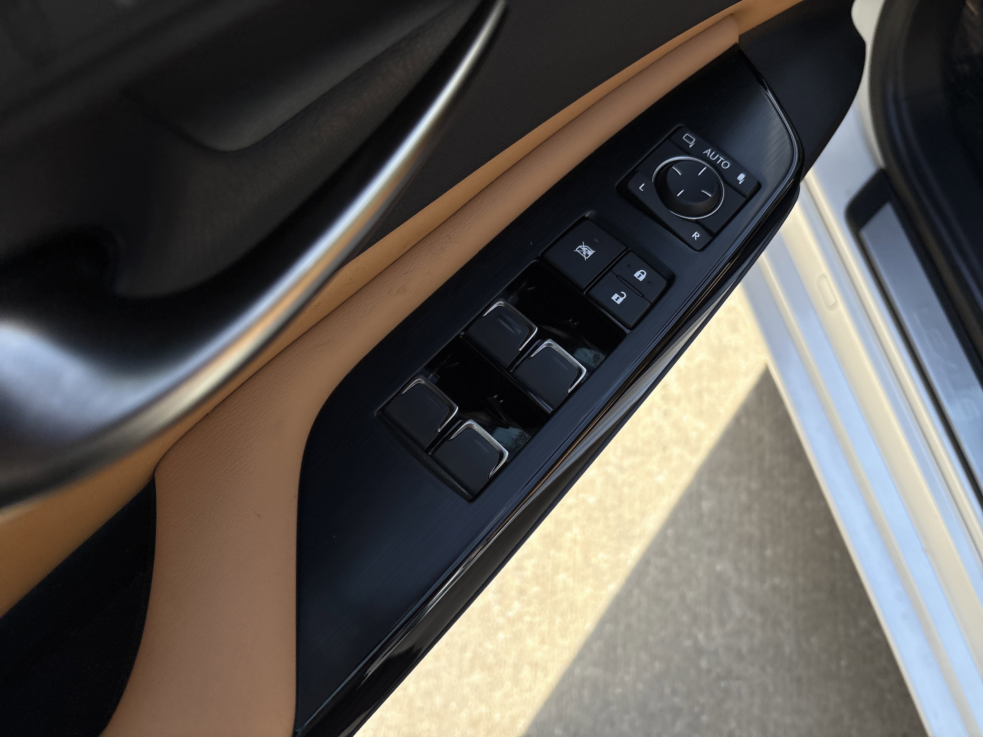 Certified 2022 Lexus ES 250 w/ Premium Package image 15