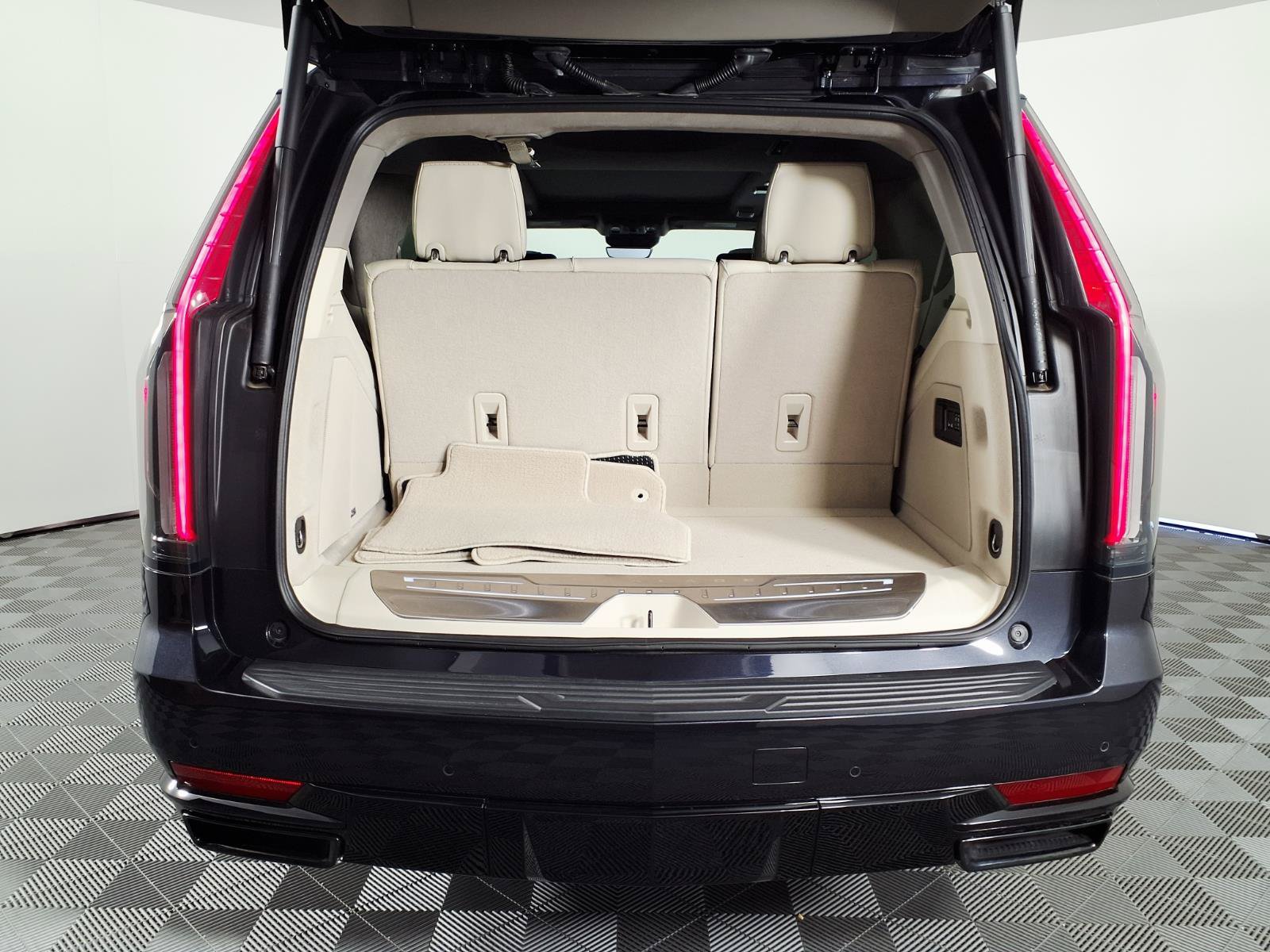 Certified 2023 Cadillac Escalade Sport Platinum RWD image 8