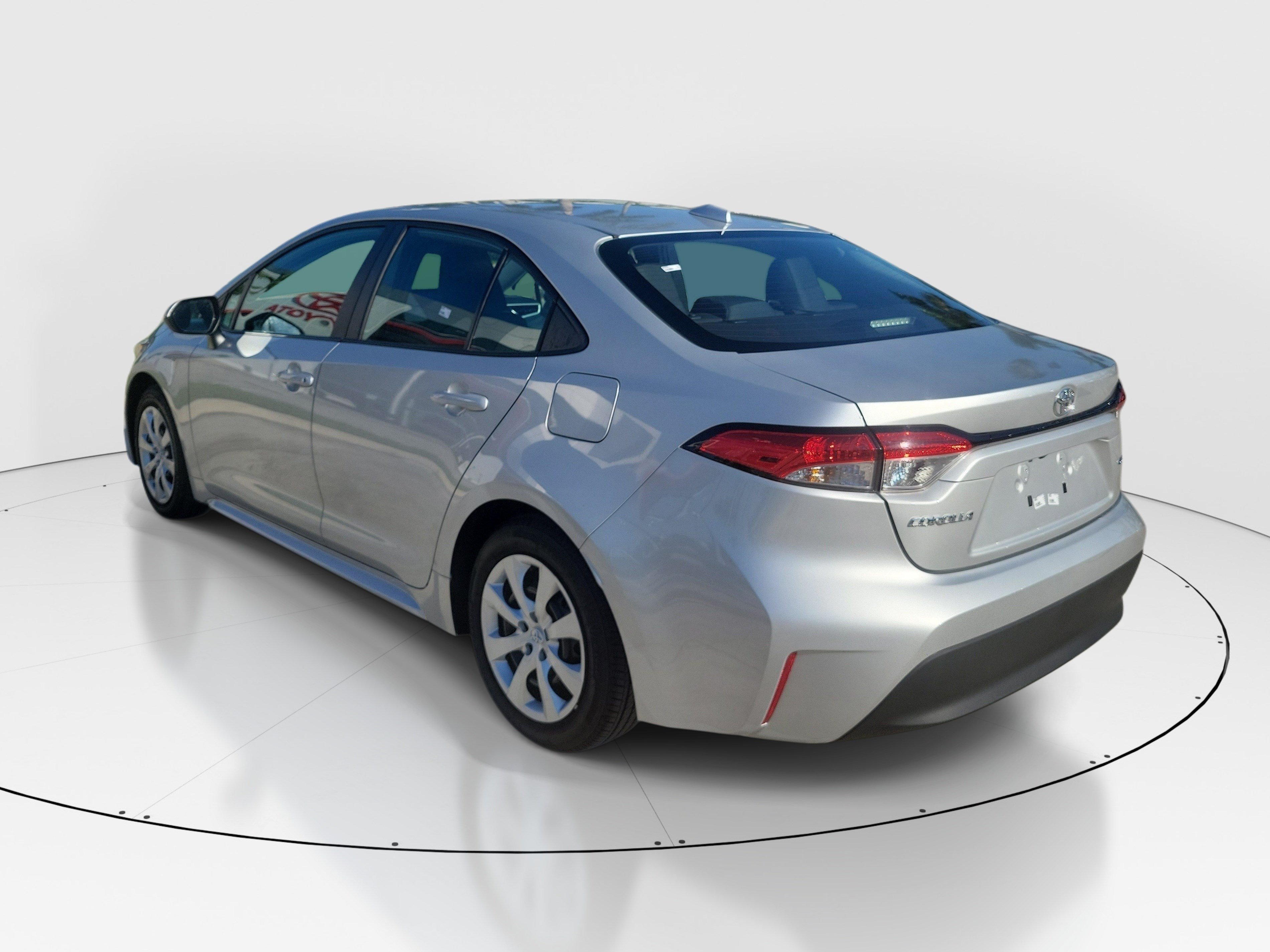 Used 2024 Toyota Corolla LE FWD image 5