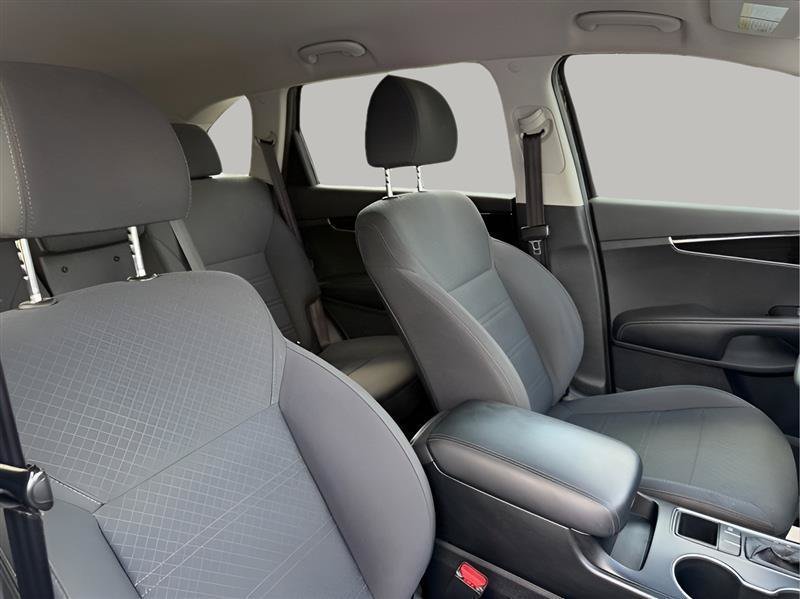 Used 2020 Kia Sorento FWD V6 image 33