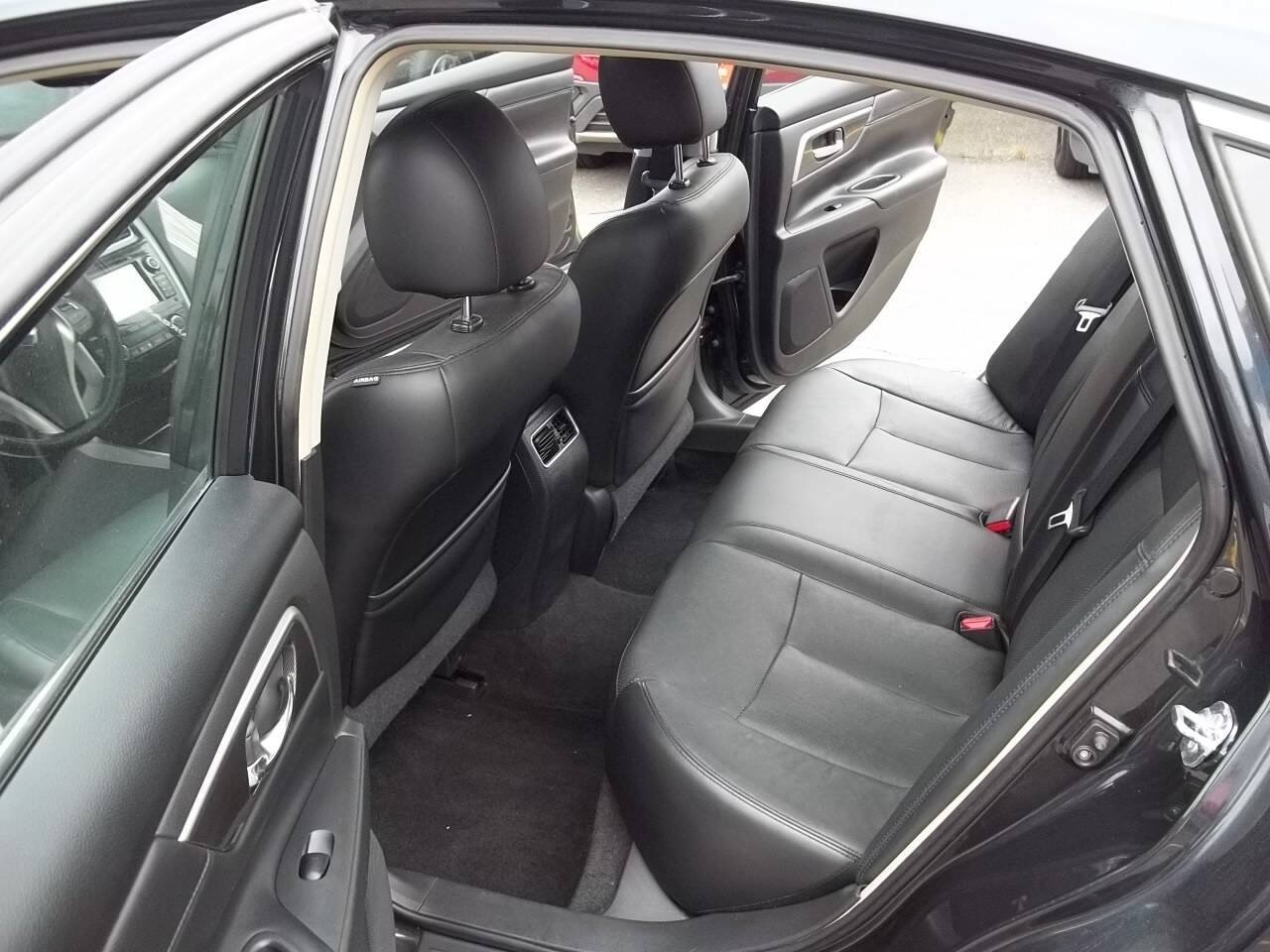 Used 2013 Nissan Altima 2.5 SL w/ Technology Pkg FWD image 8