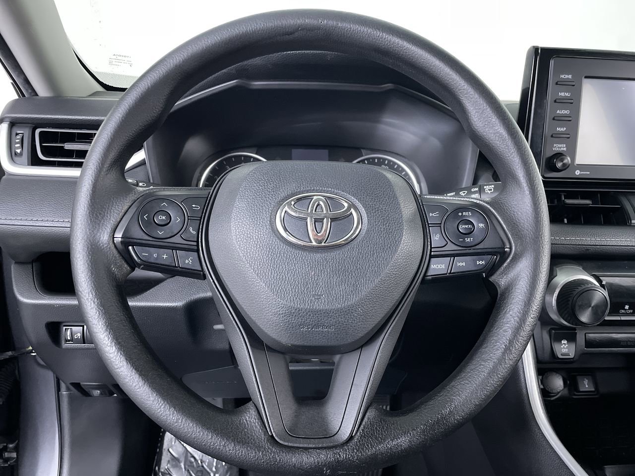Used 2022 Toyota RAV4 LE FWD image 13