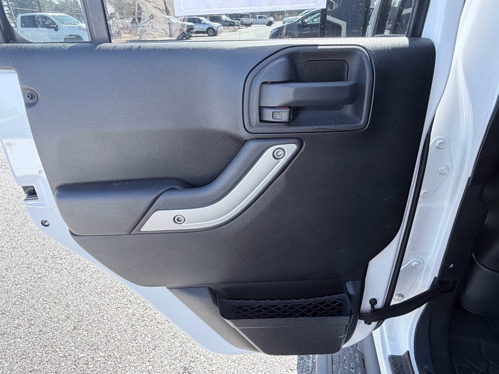 Used 2014 Jeep Wrangler Unlimited Rubicon w/ Connectivity Group image 24