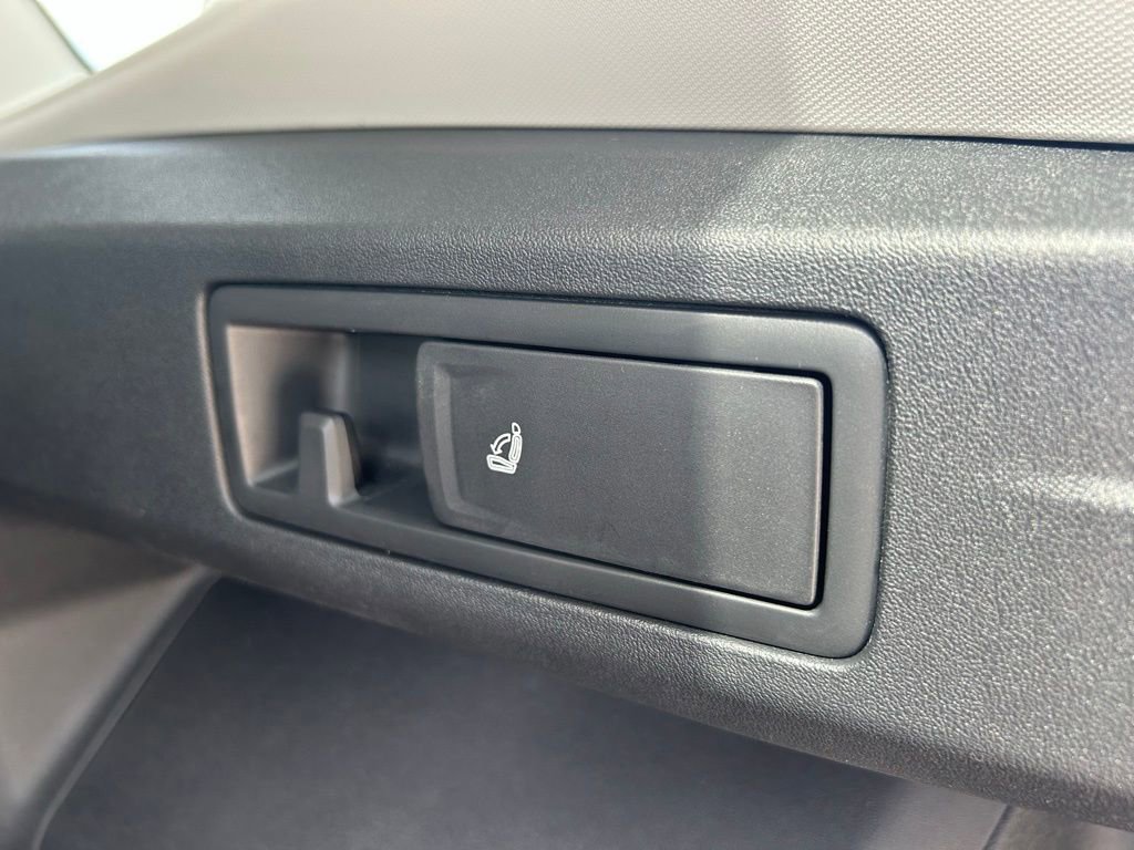 Used 2025 Volkswagen Tiguan S image 40