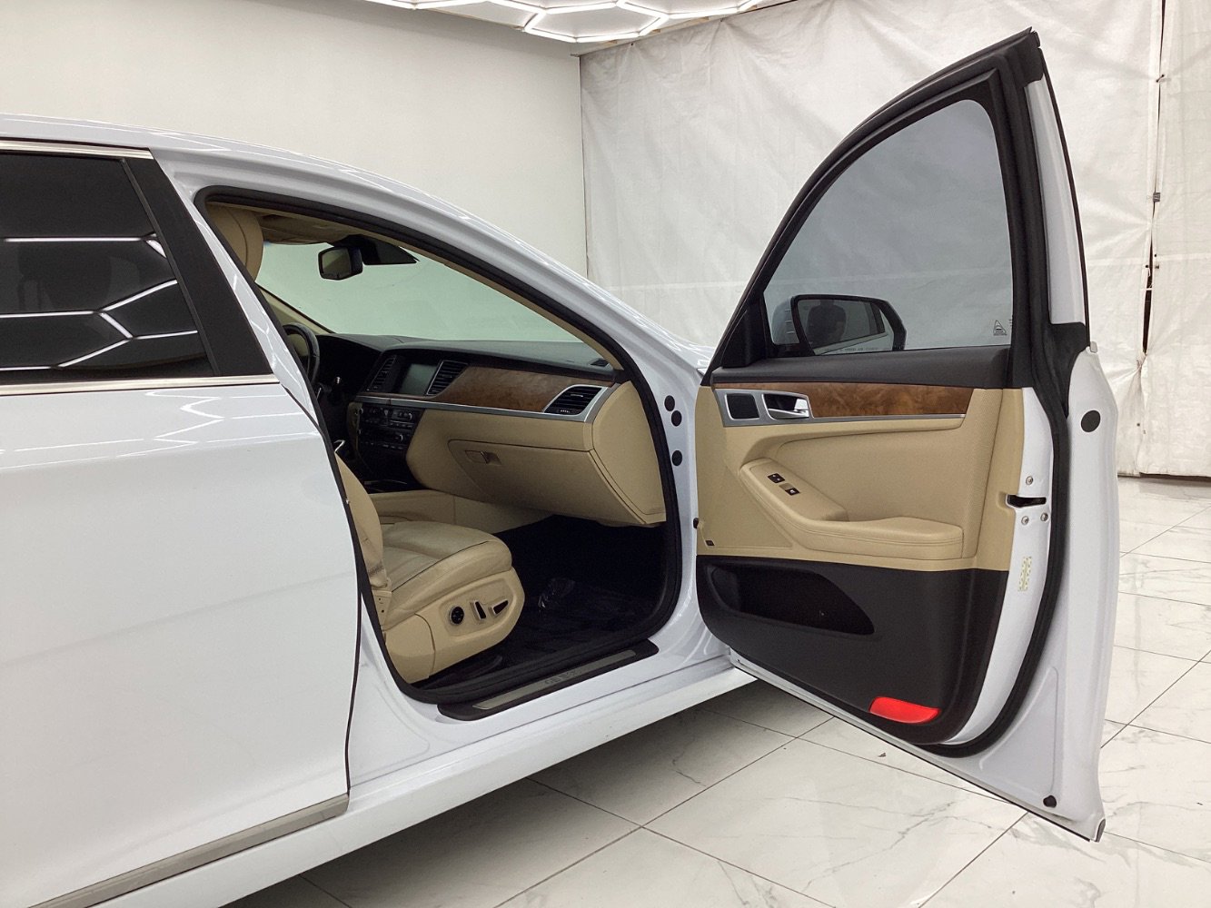 Used 2015 Hyundai Genesis 5.0 w/ Option Group 05 RWD image 17