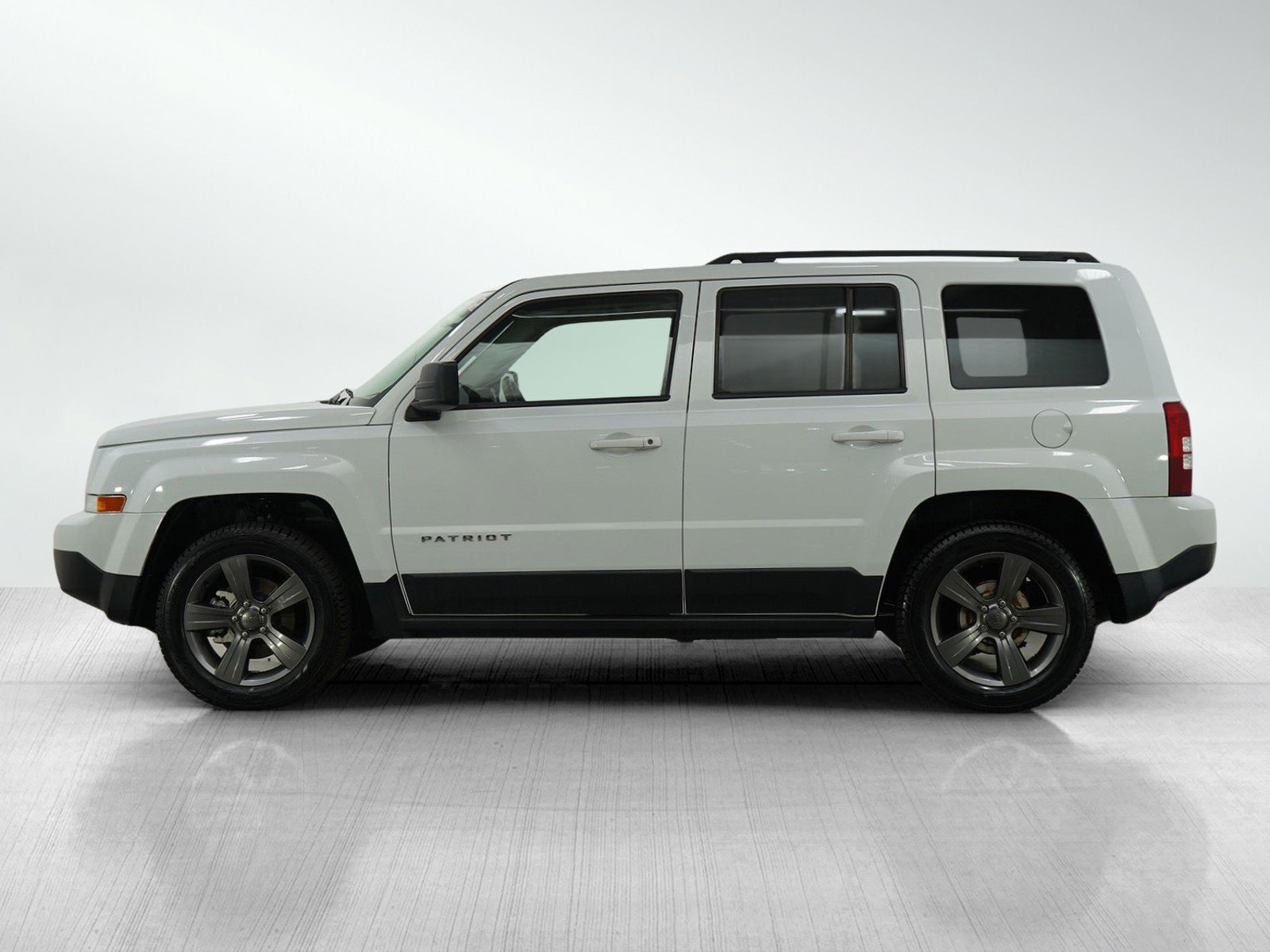 Used 2015 Jeep Patriot High Altitude image 2