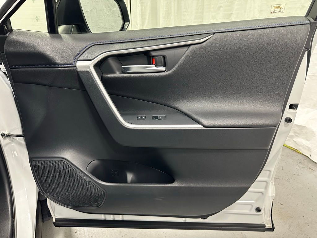 Used 2025 Toyota RAV4 XSE w/ Weather Package image 58