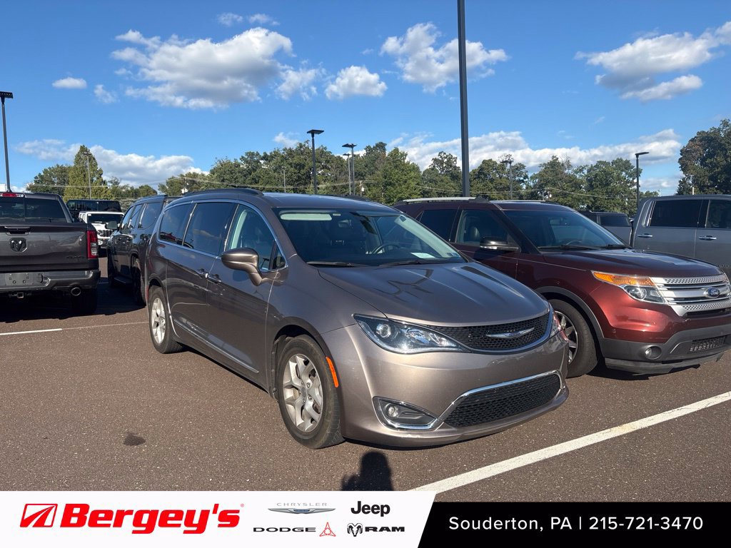 Used 2017 Chrysler Pacifica Touring-L w/ Tire & Wheel Group