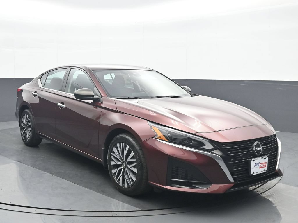 Used 2024 Nissan Altima 2.5 SV AWD/4WD image 9
