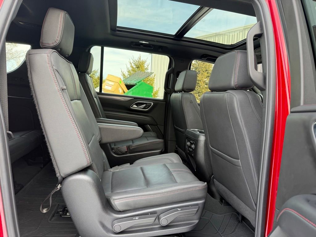 Used 2024 Chevrolet Suburban RST w/ Luxury Package image 17