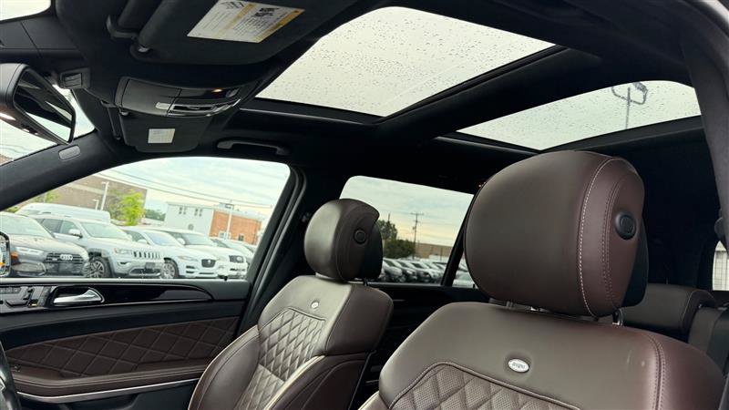 Used 2016 Mercedes-Benz GL 550 4MATIC image 25