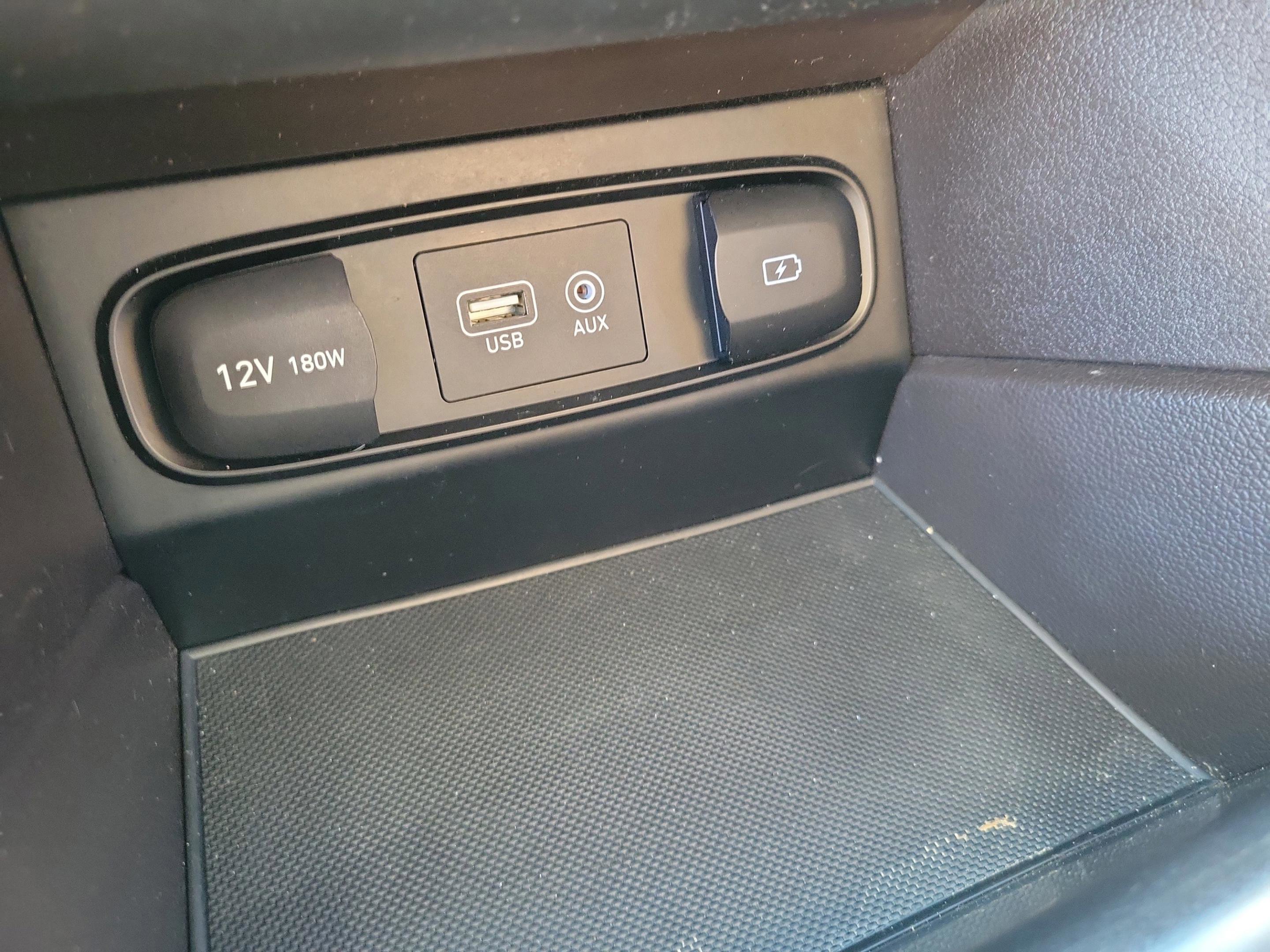 Used 2020 Hyundai Santa Fe SE image 29