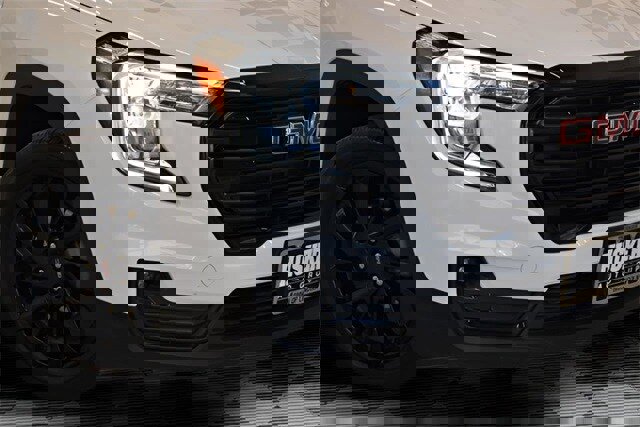 Used 2024 GMC Terrain SLT w/ Elevation Edition image 15