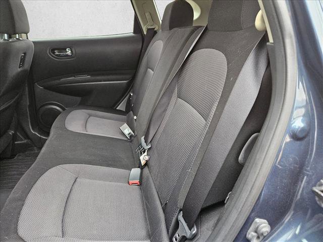 Used 2013 Nissan Rogue SV w/ Premium Pkg image 18