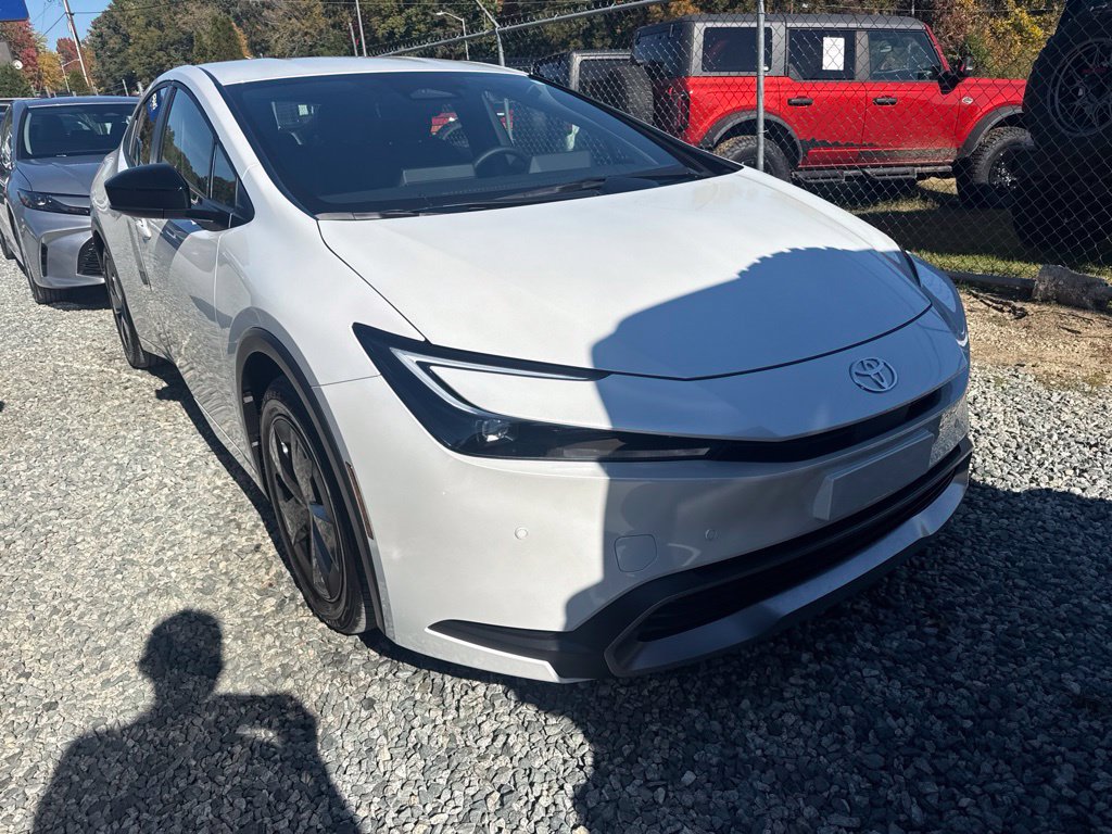 Used 2026 Toyota Prius Plug-In Hybrid FWD image 2