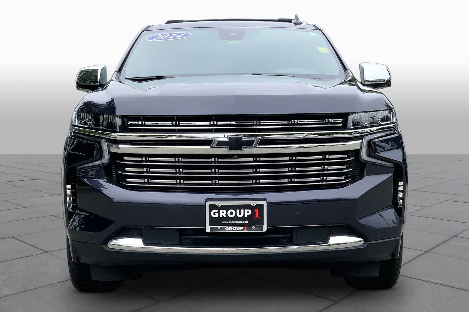 Used 2024 Chevrolet Suburban Premier w/ Premium Package AWD/4WD image 4
