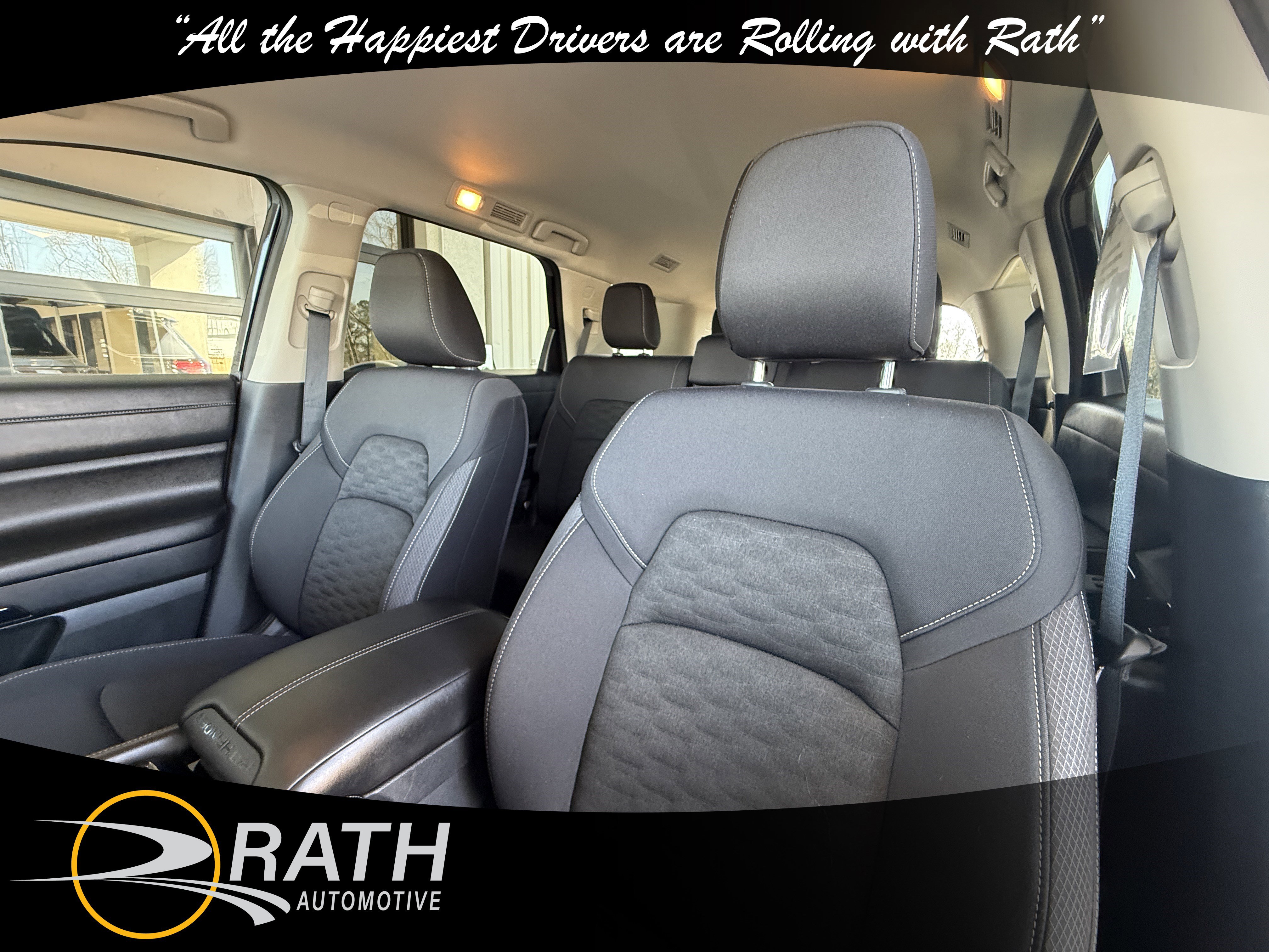 Used 2025 Nissan Pathfinder SV image 13