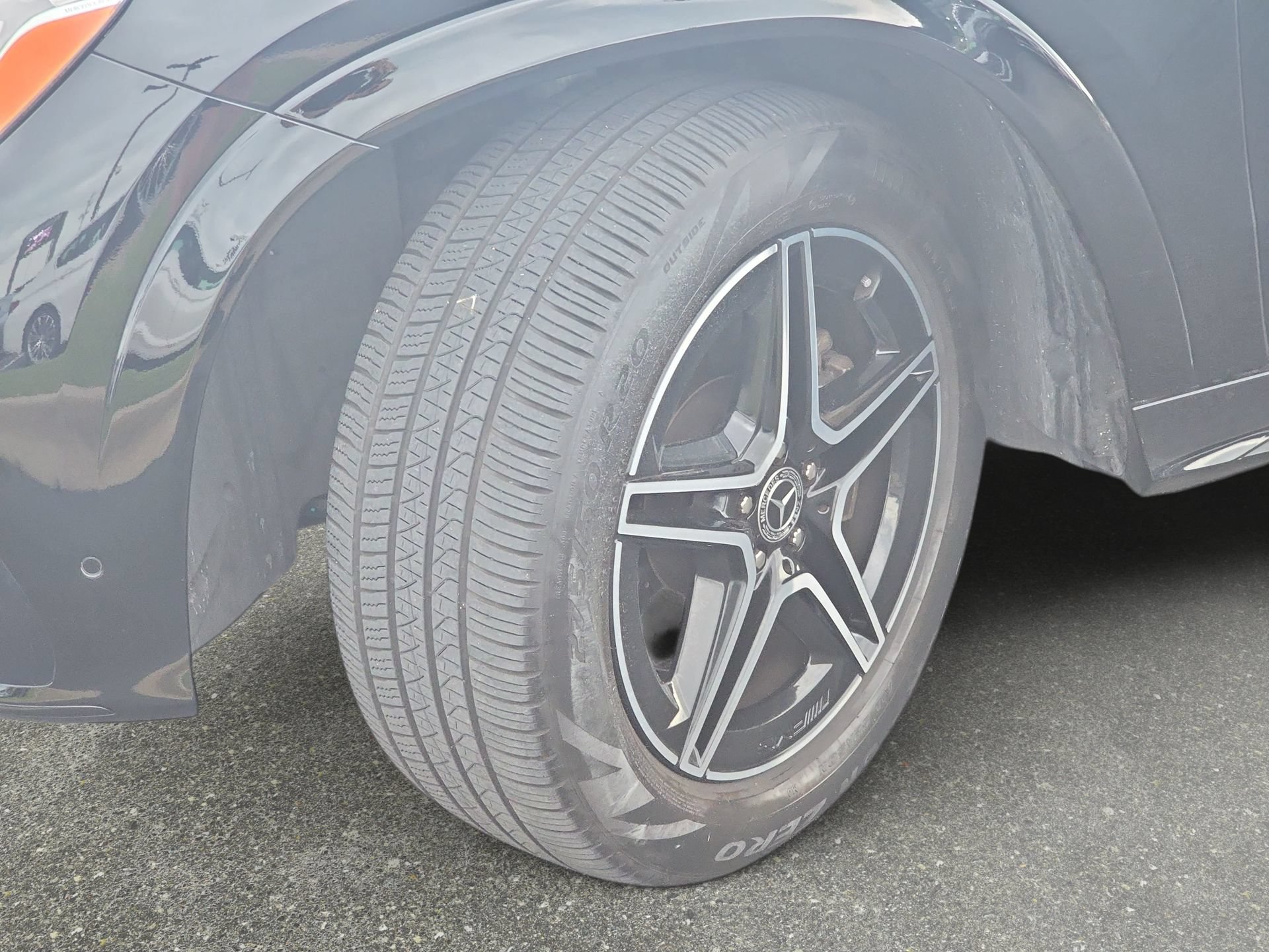 Used 2024 Mercedes-Benz GLE 350 4MATIC w/ AMG Line Exterior image 31