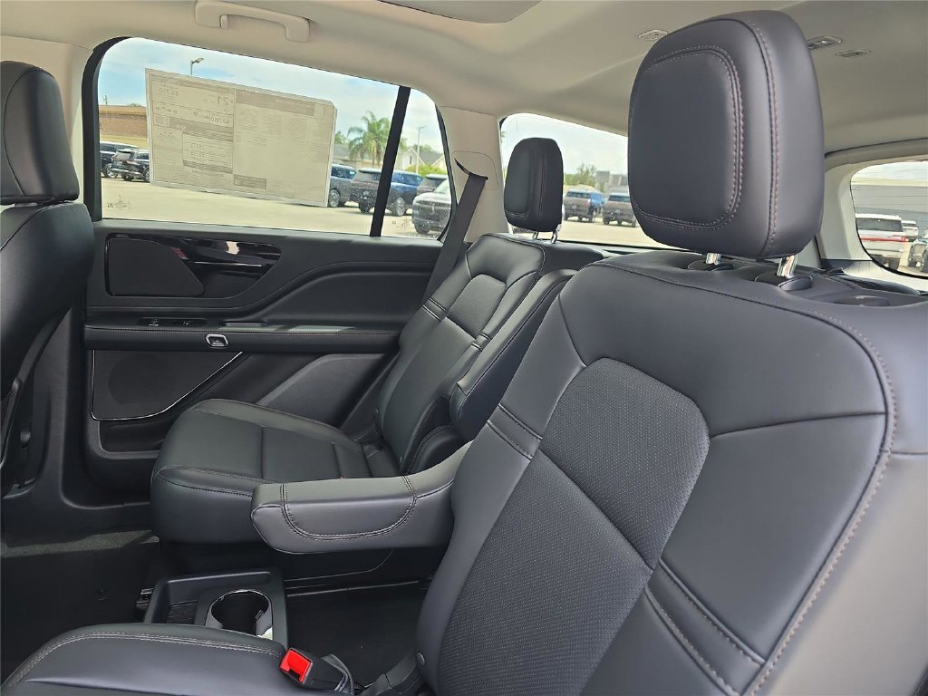 New 2026 Lincoln Aviator 2WD image 10