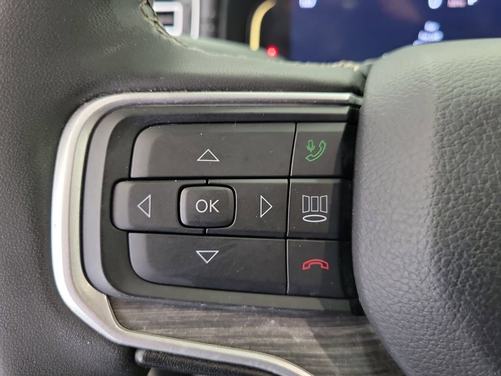 Used 2024 Jeep Wagoneer L Series II w/ Flexible Seating Group AWD/4WD image 23