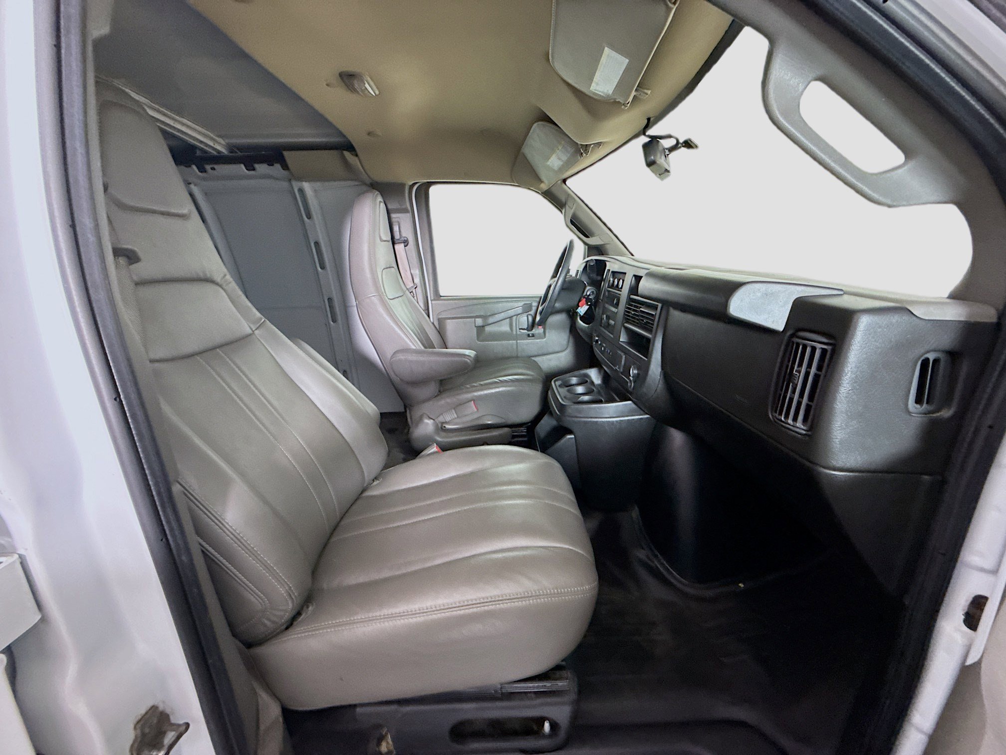 Used 2022 Chevrolet Express 2500 image 22