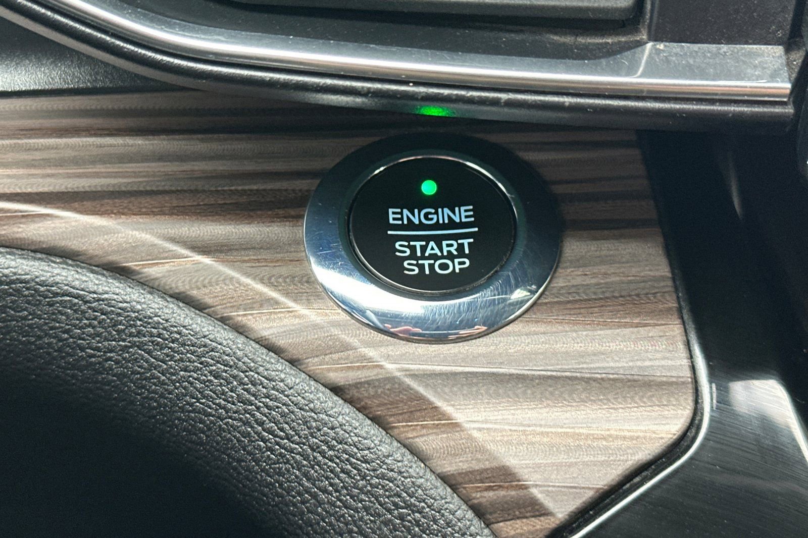 Used 2021 Ford Explorer Limited w/ Equipment Group 301A image 24