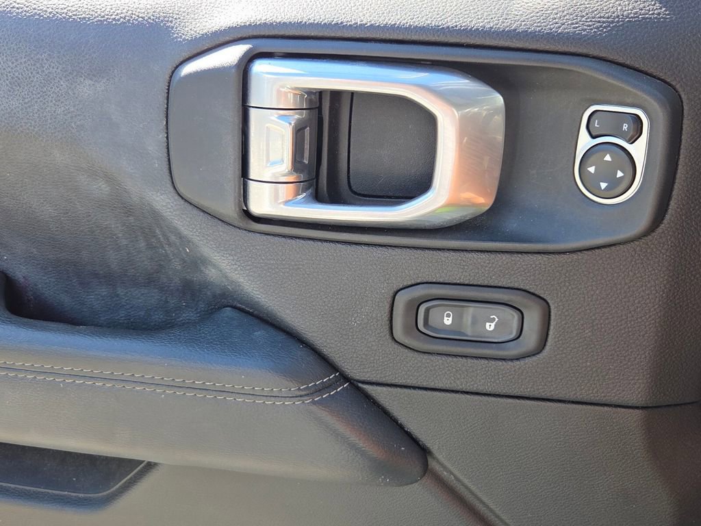 Used 2020 Jeep Wrangler Unlimited Sahara image 27