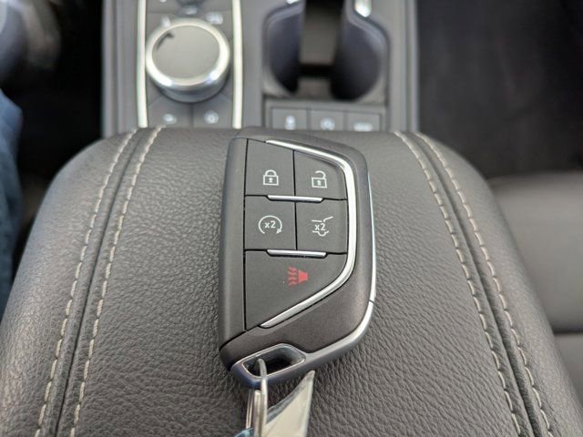 Used 2024 Cadillac XT4 Premium Luxury image 30