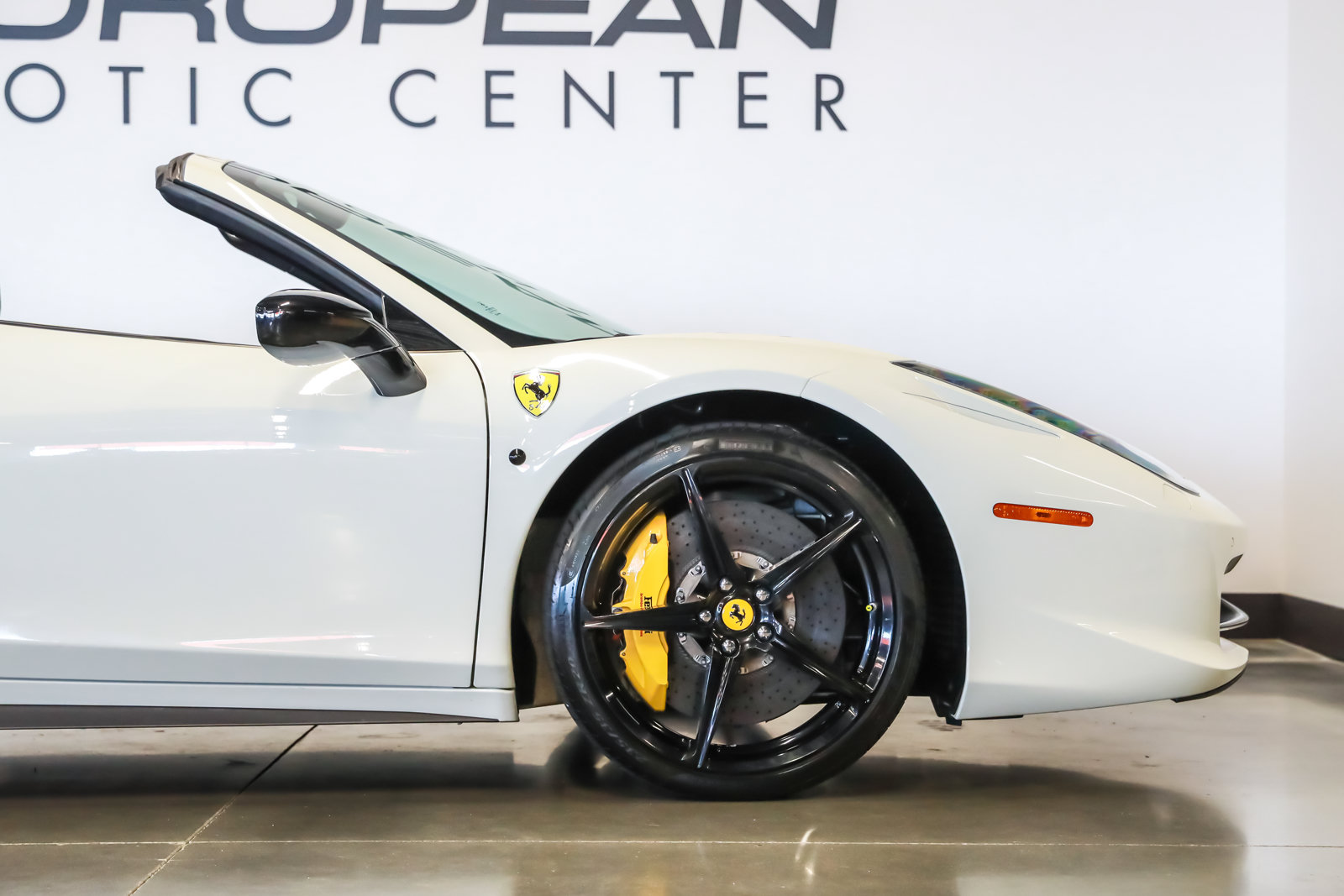 Used 2013 Ferrari 458 Spider RWD image 16