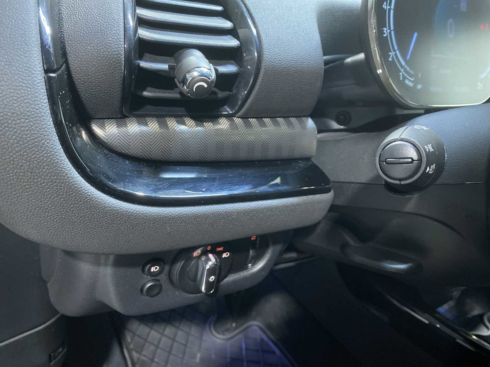 Used 2024 MINI Cooper Clubman S w/ Signature Upholstery Package image 24